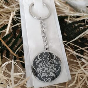 Llavero de Acero con Diseño de Flor