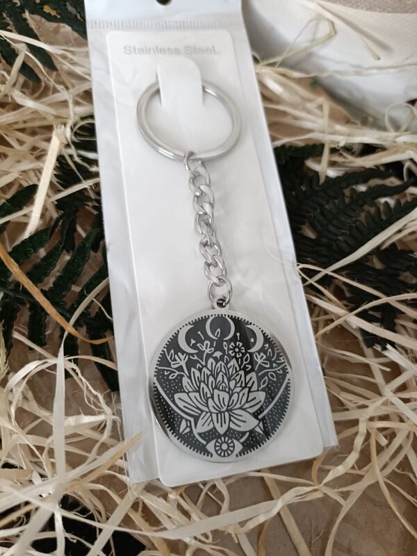 Llavero de Acero con Diseño de Flor