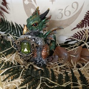 Dragón con Piedra Verde