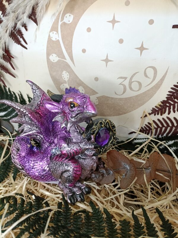 Dragón con Piedra Morada