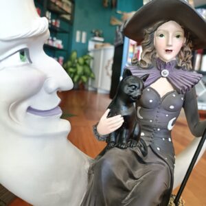 Figura de Bruja en Luna 52cm