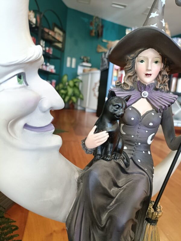 Figura de Bruja en Luna 52cm