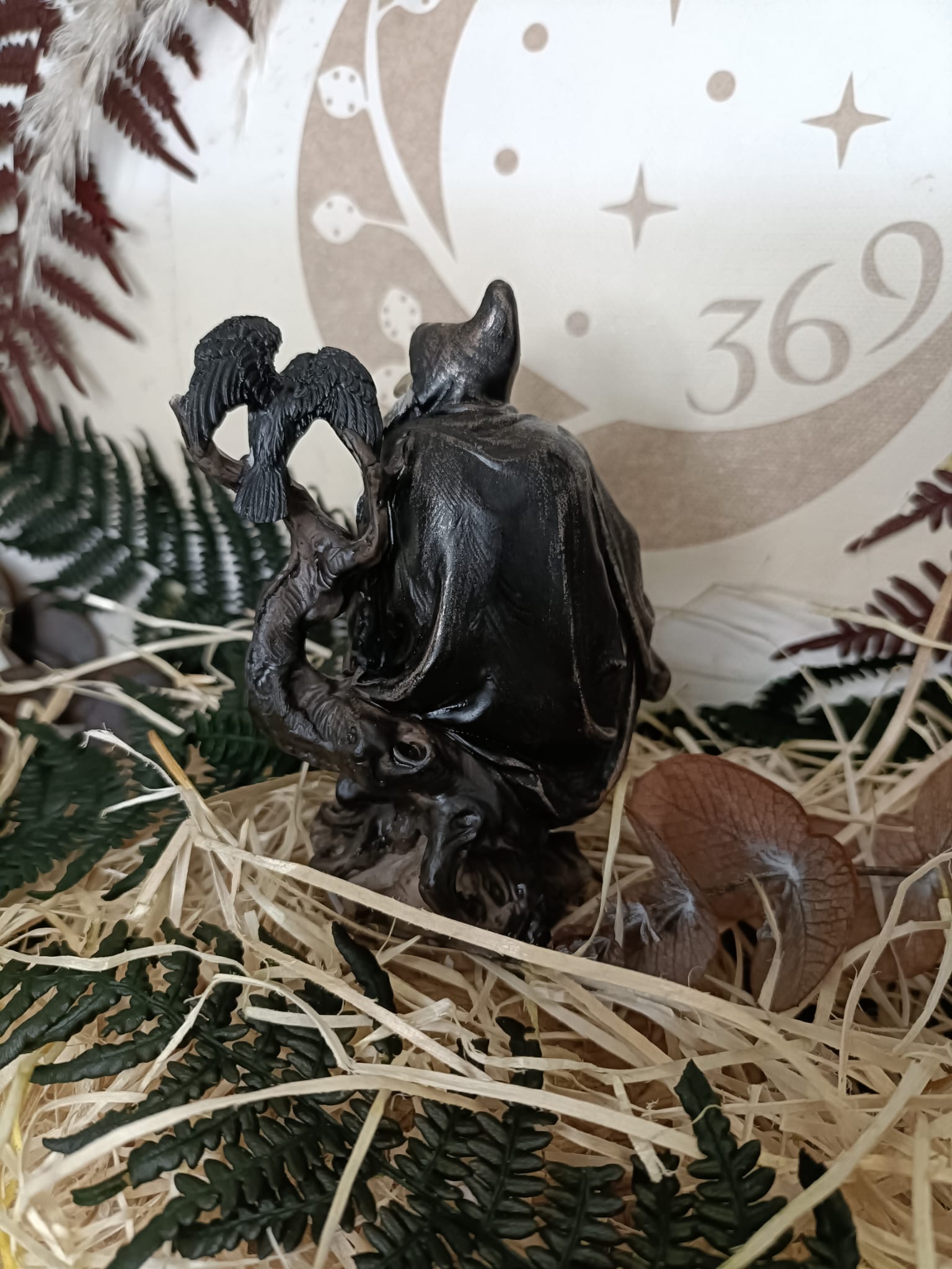 Figura de Bruja con Caldero y Cuervo - Imagen 3