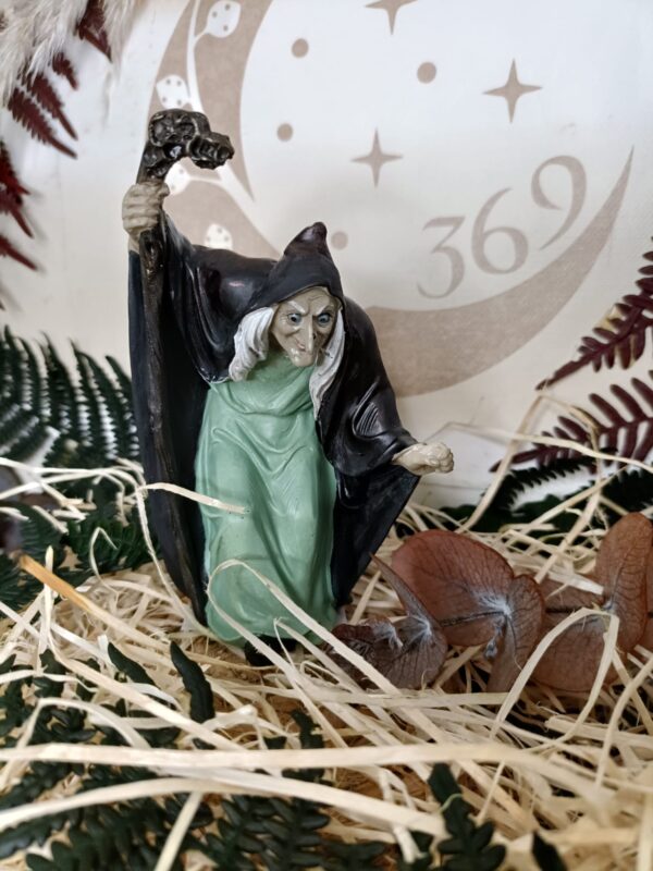 Figura de Bruja Verde con Vara