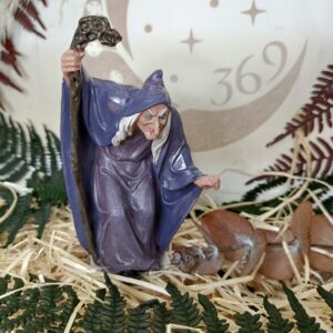 Figura de Bruja Morada con Vara