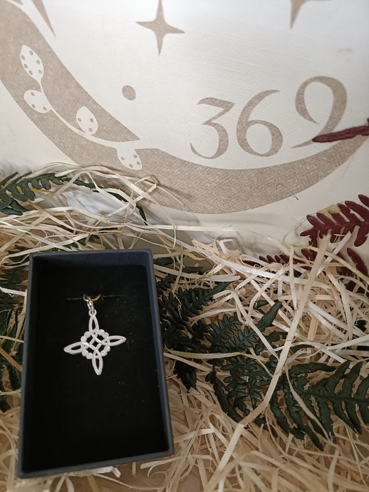 Colgante Nudo de Bruja Celta Plata de Ley