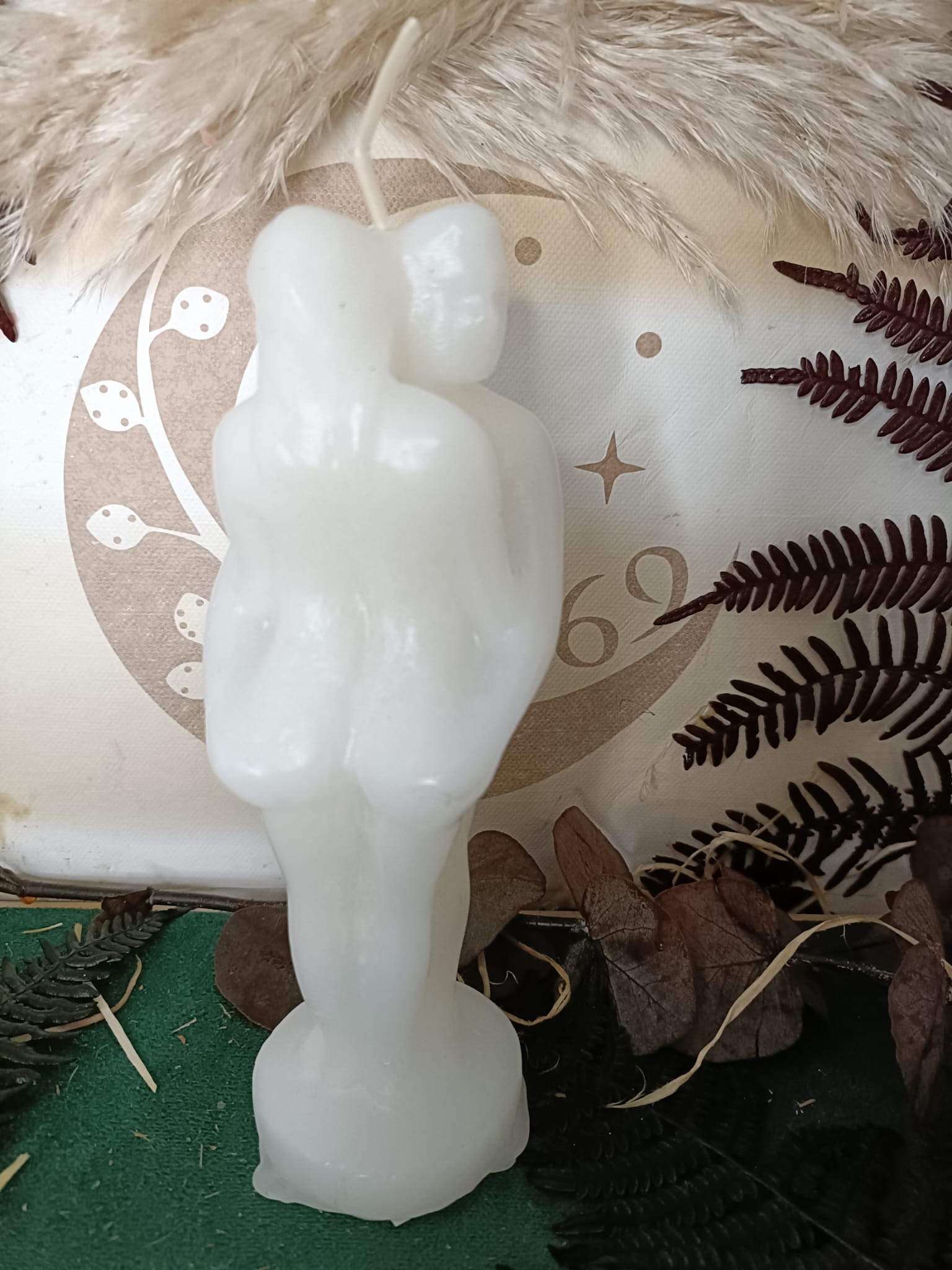 Vela Pareja Entrelazada Blanca – Amor, Purificación y Unión en el Matrimonio - Imagen 2