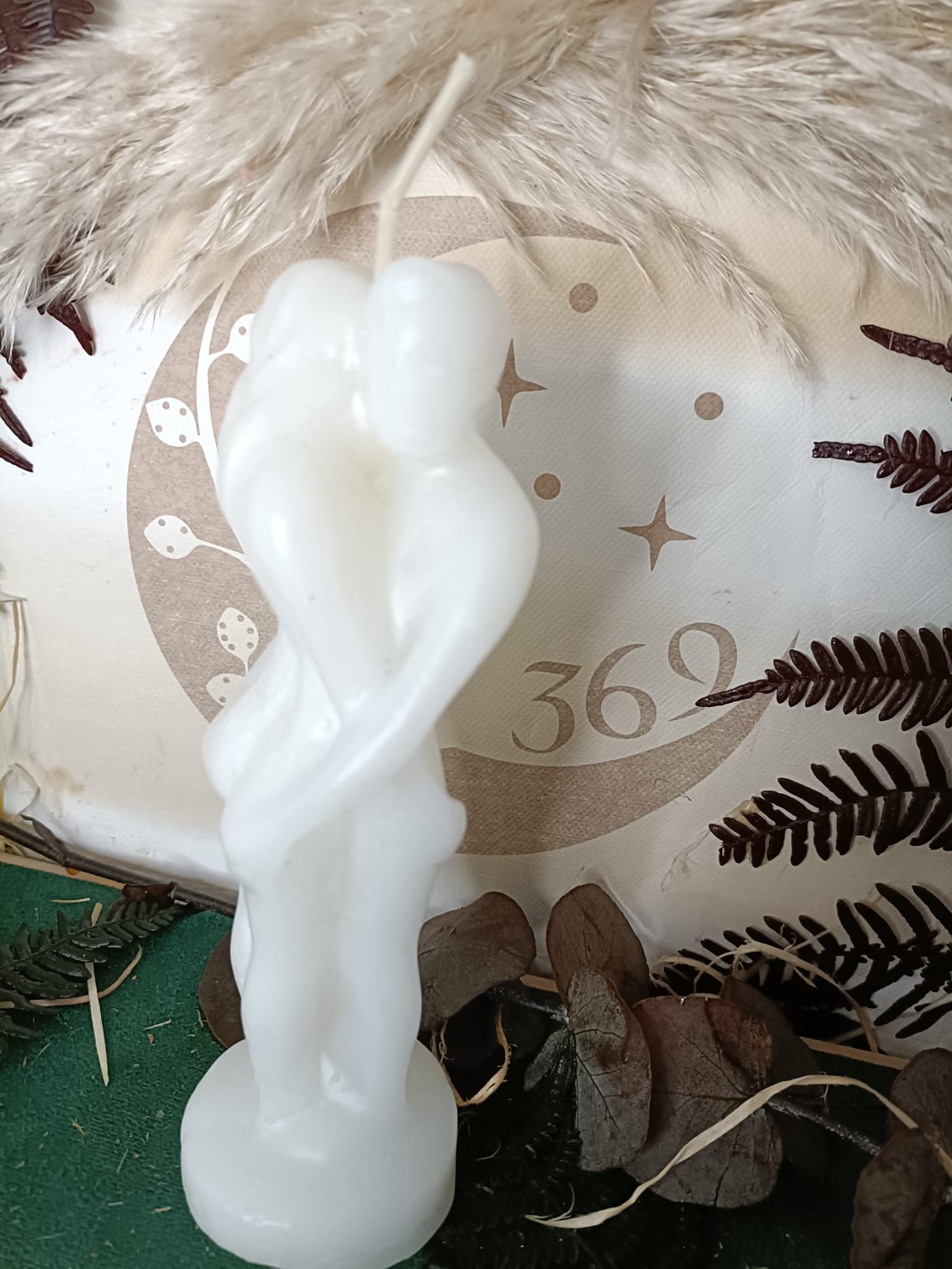 Vela Pareja Entrelazada Blanca – Amor, Purificación y Unión en el Matrimonio - Imagen 3