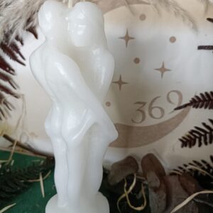 Vela Pareja Entrelazada Blanca – Amor, Purificación y Unión en el Matrimonio