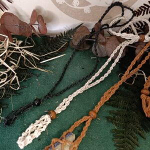 Collar Portapiedras Tejido a Mano