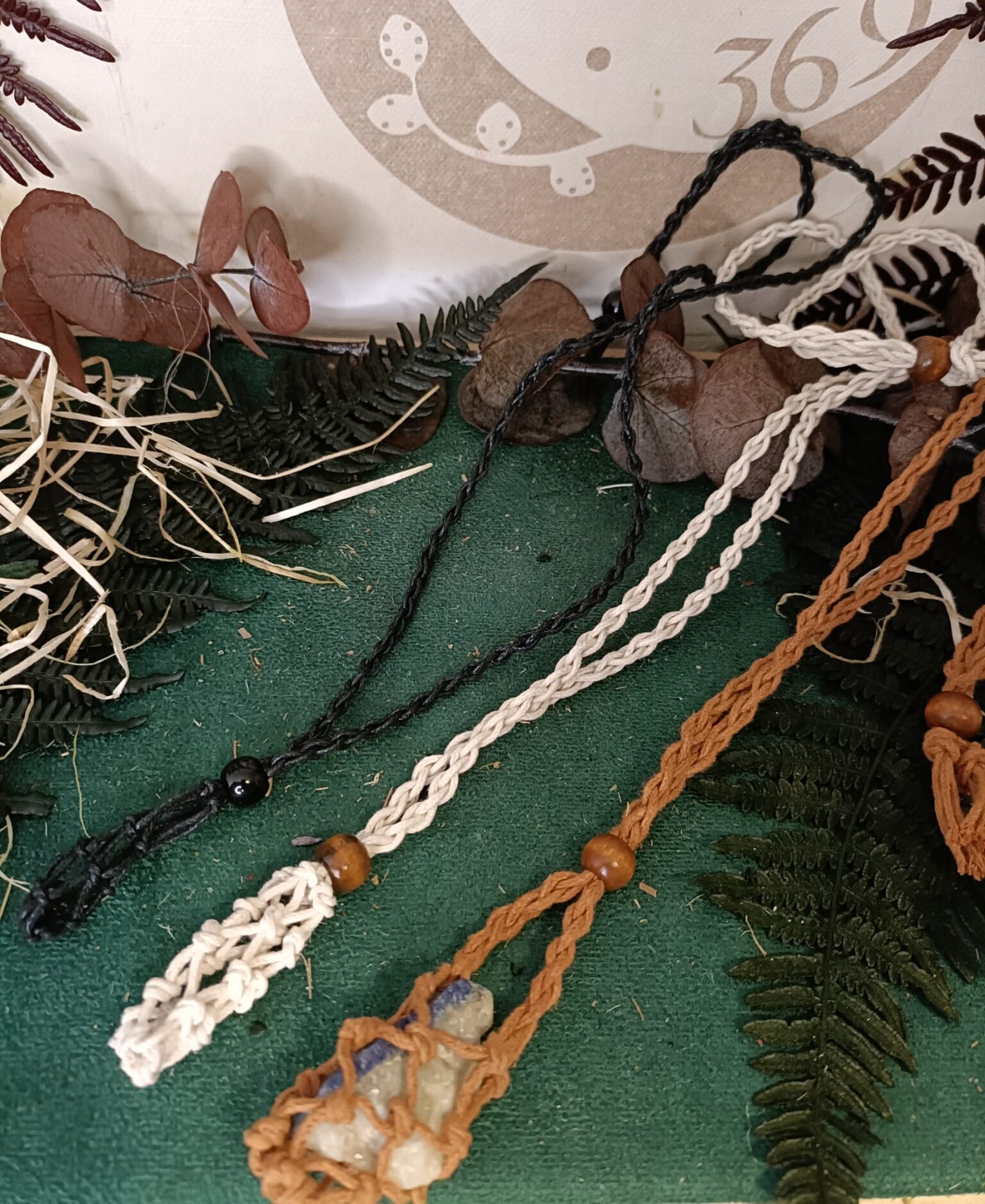 Collar Portapiedras Tejido a Mano