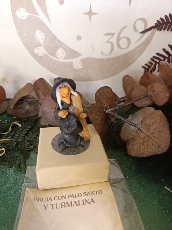 Figura Bruja con Palo Santo y Turmalina 5,5x3cm - Imagen 3