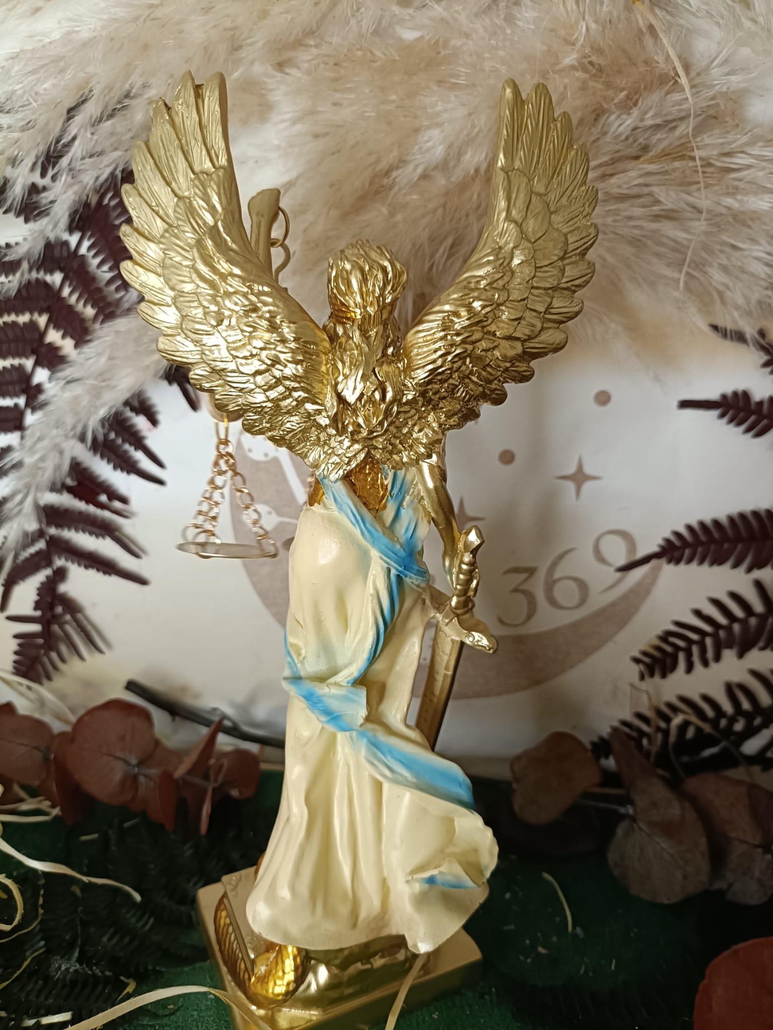 Figura de la Diosa de la Justicia con Alas - Imagen 3