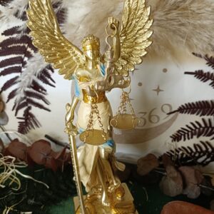 Figura de la Diosa de la Justicia con Alas