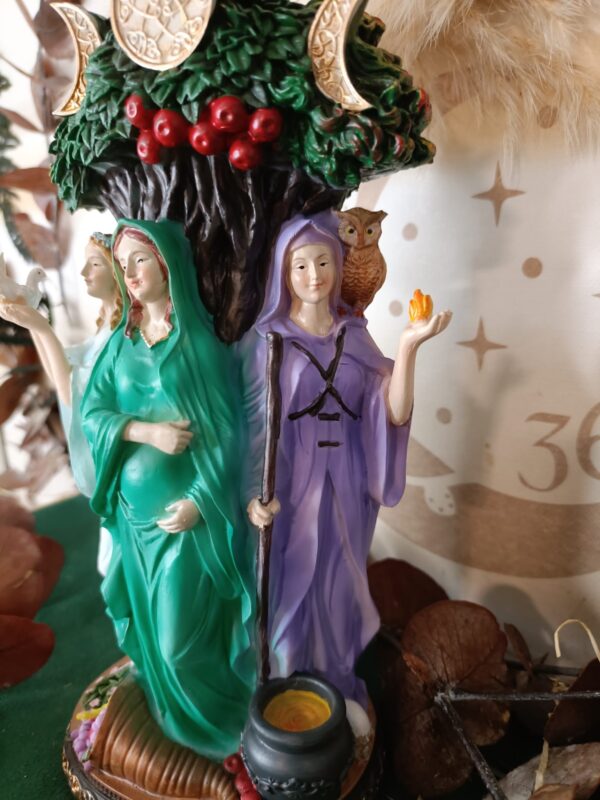 Figura Triple Diosa Celta 20 cm - Imagen 4