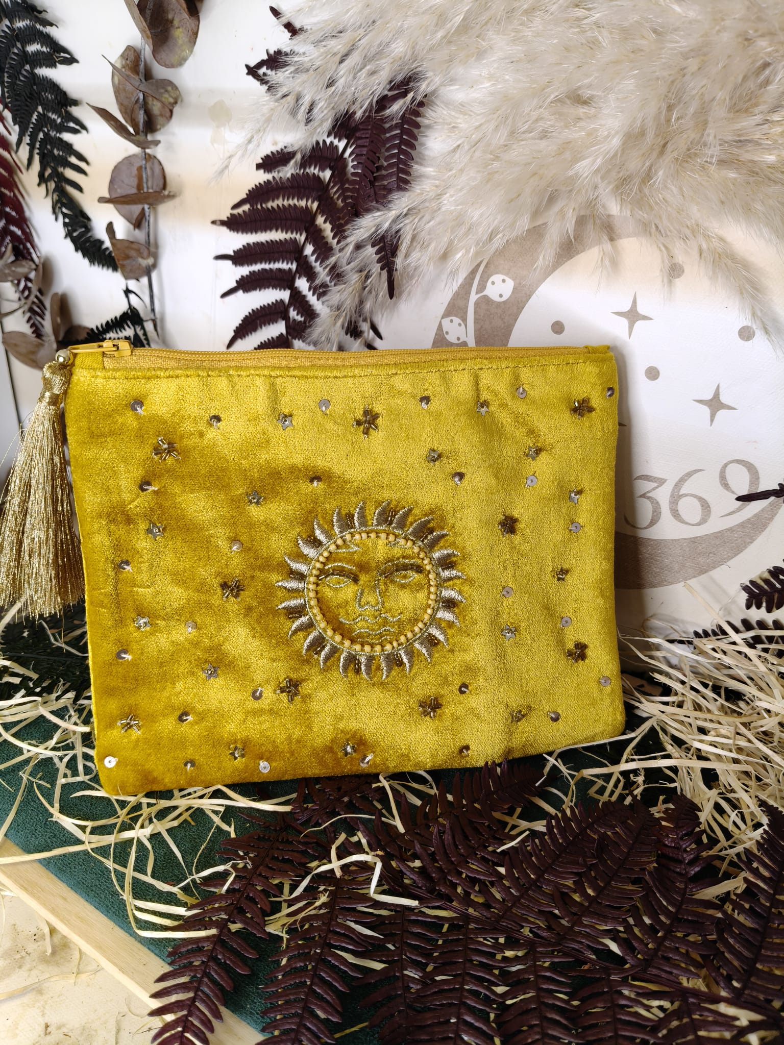 Bolsa de Tarot de Terciopelo Amarillo con Cremallera y Sol Bordado – 20x15 cm