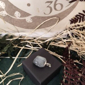 Colgante de Ojo de Gato con Montura de Metal – 2 a 3 cm