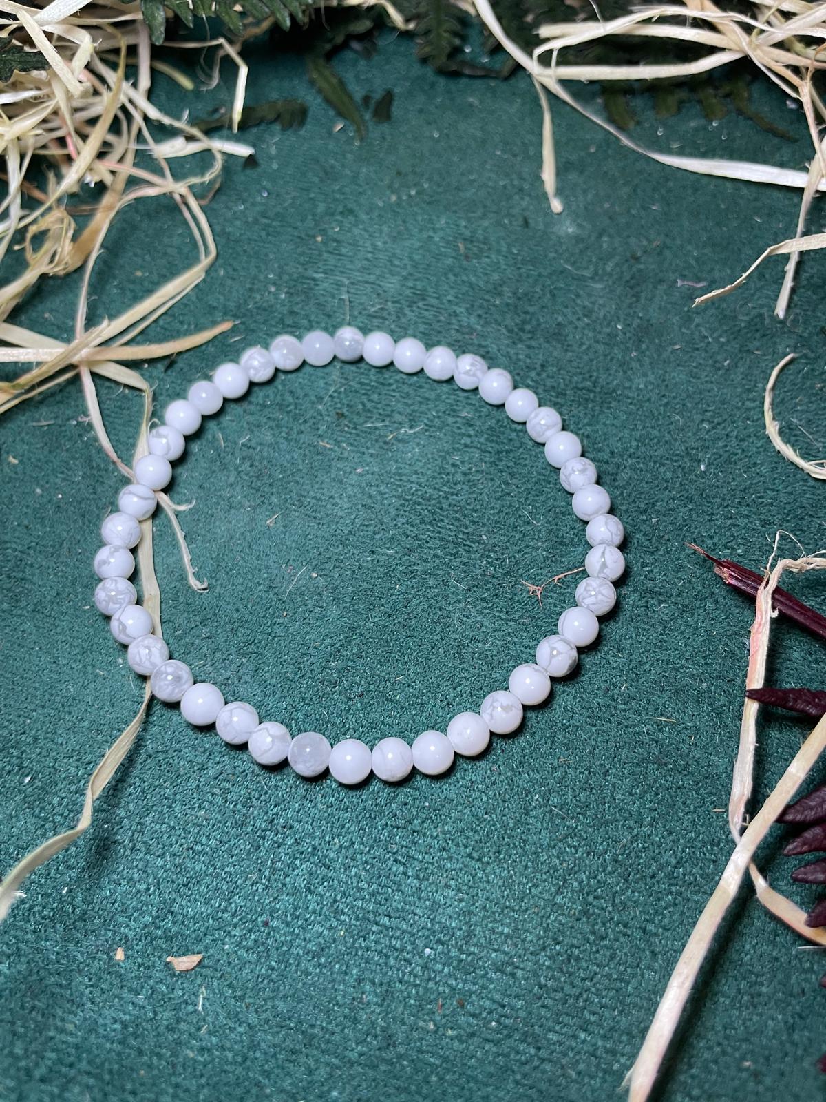 Pulsera Howlita Blanca 4mm – Calma, Paz y Energía Positiva - Imagen 2