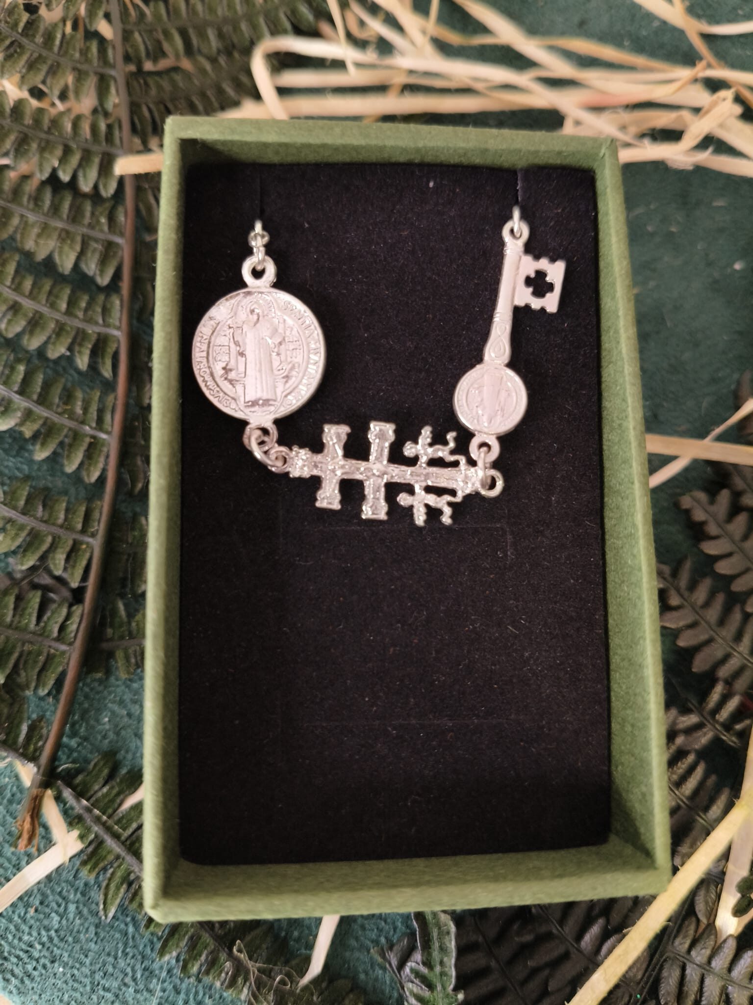 Pulsera Plata – Tres Protecciones (San Benito, Caravaca & Llave) - Imagen 4