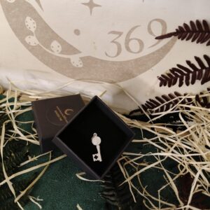 Llave de San Benito Plata de Ley con Guía de Activación