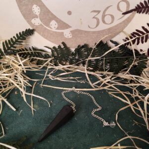 Péndulo de turmalina negra facetada con acabado artesanal