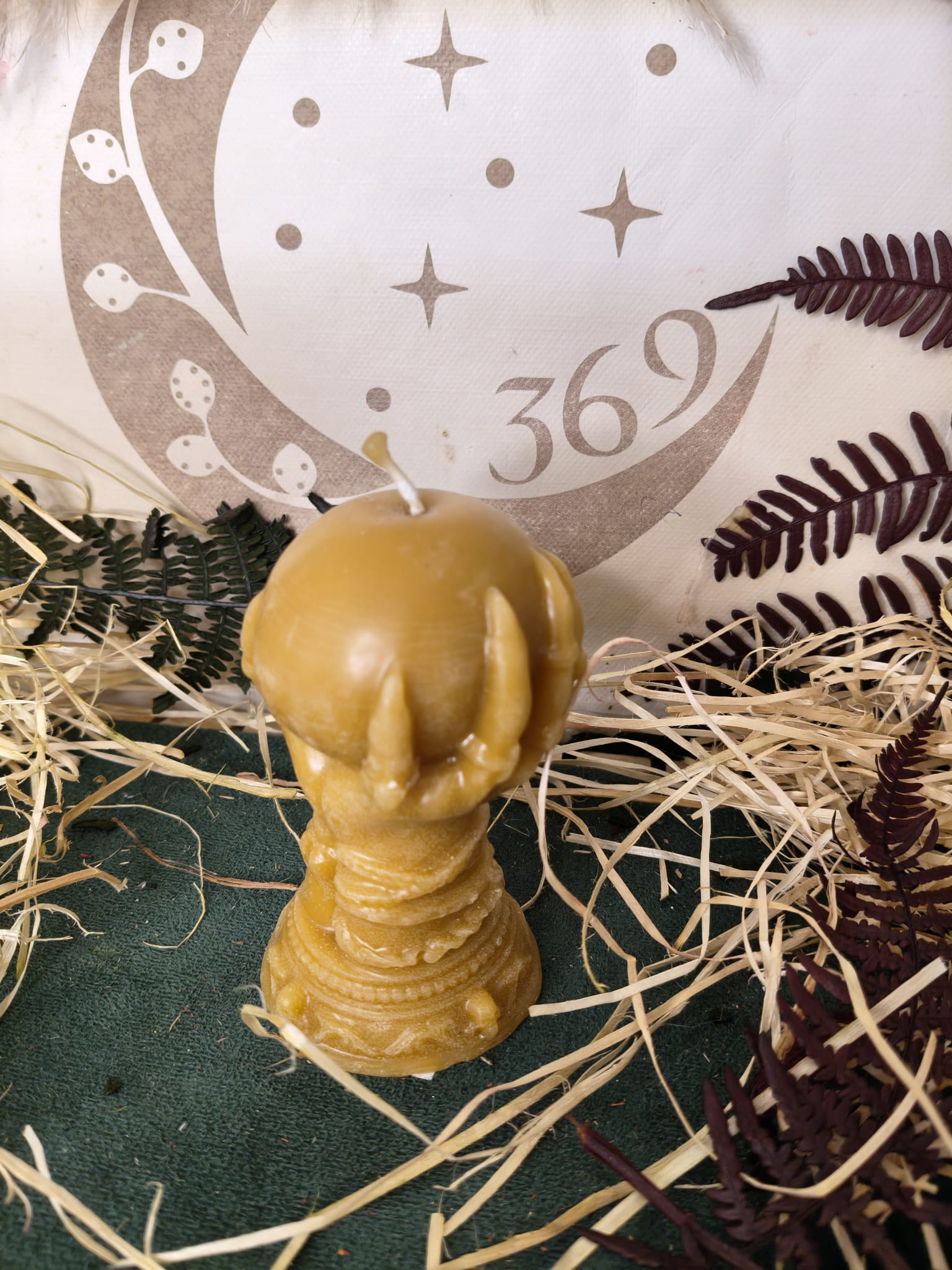 Vela de Miel Natural Garras con Bola de Cristal – Artesanal 100% Natural