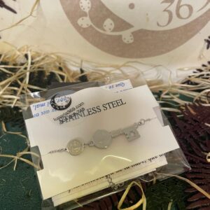 ✝️ Pulsera Doble Protección – Llave y Medalla de San Benito