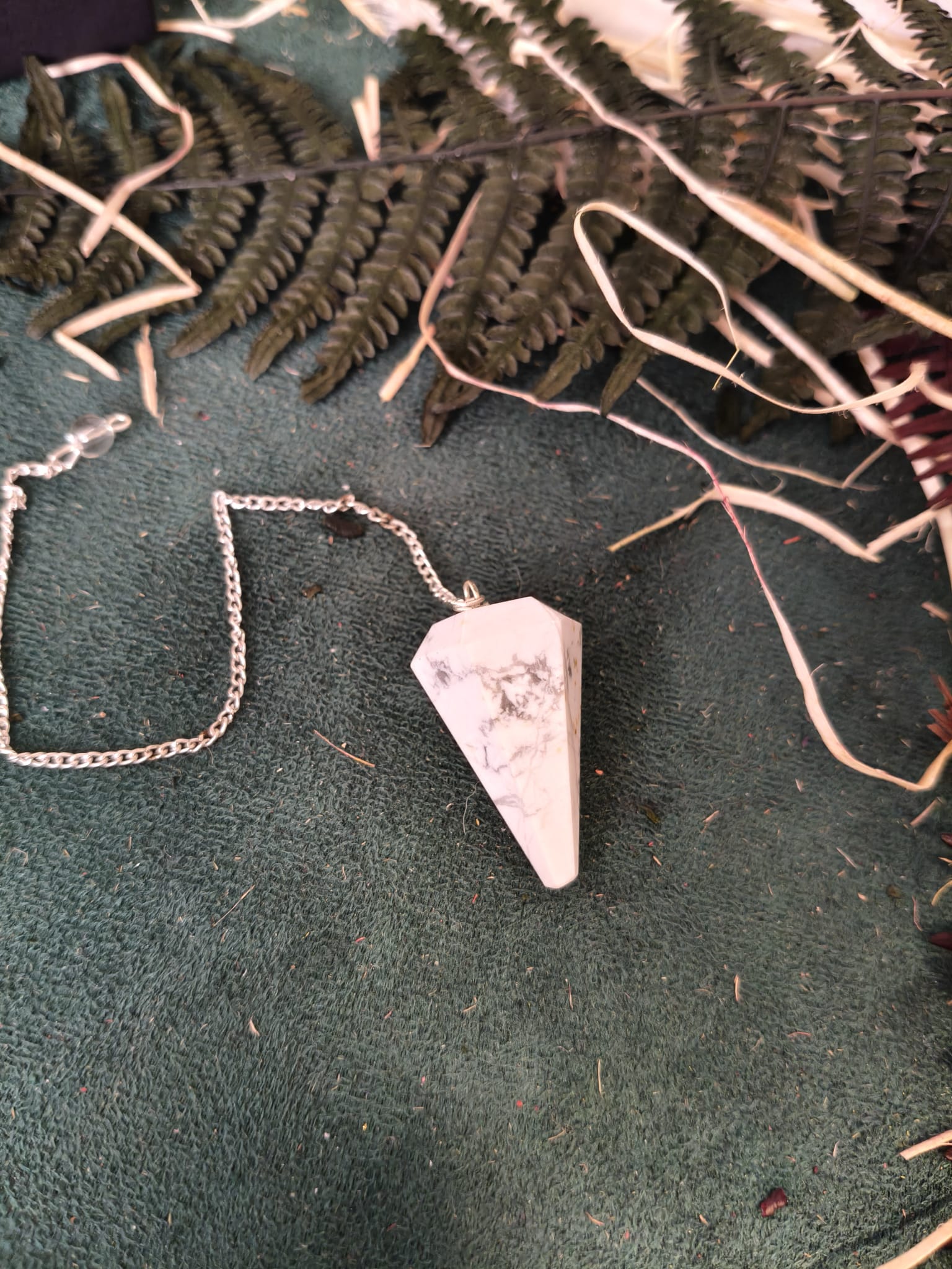 Péndulo Facetado de Howlita Blanca - Imagen 2