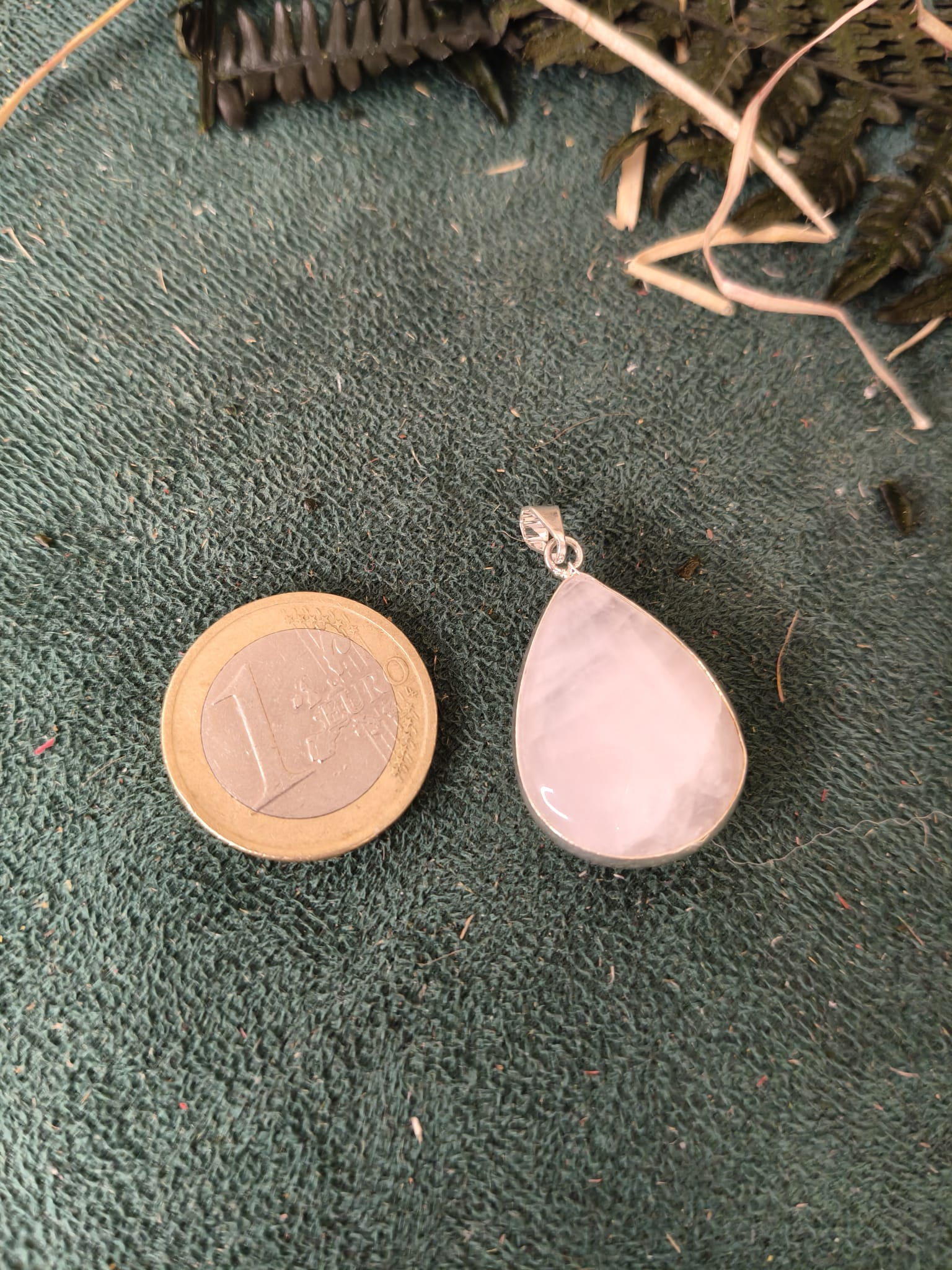 🔮 Colgante de Cuarzo Rosa con Baño de Plata - Imagen 2