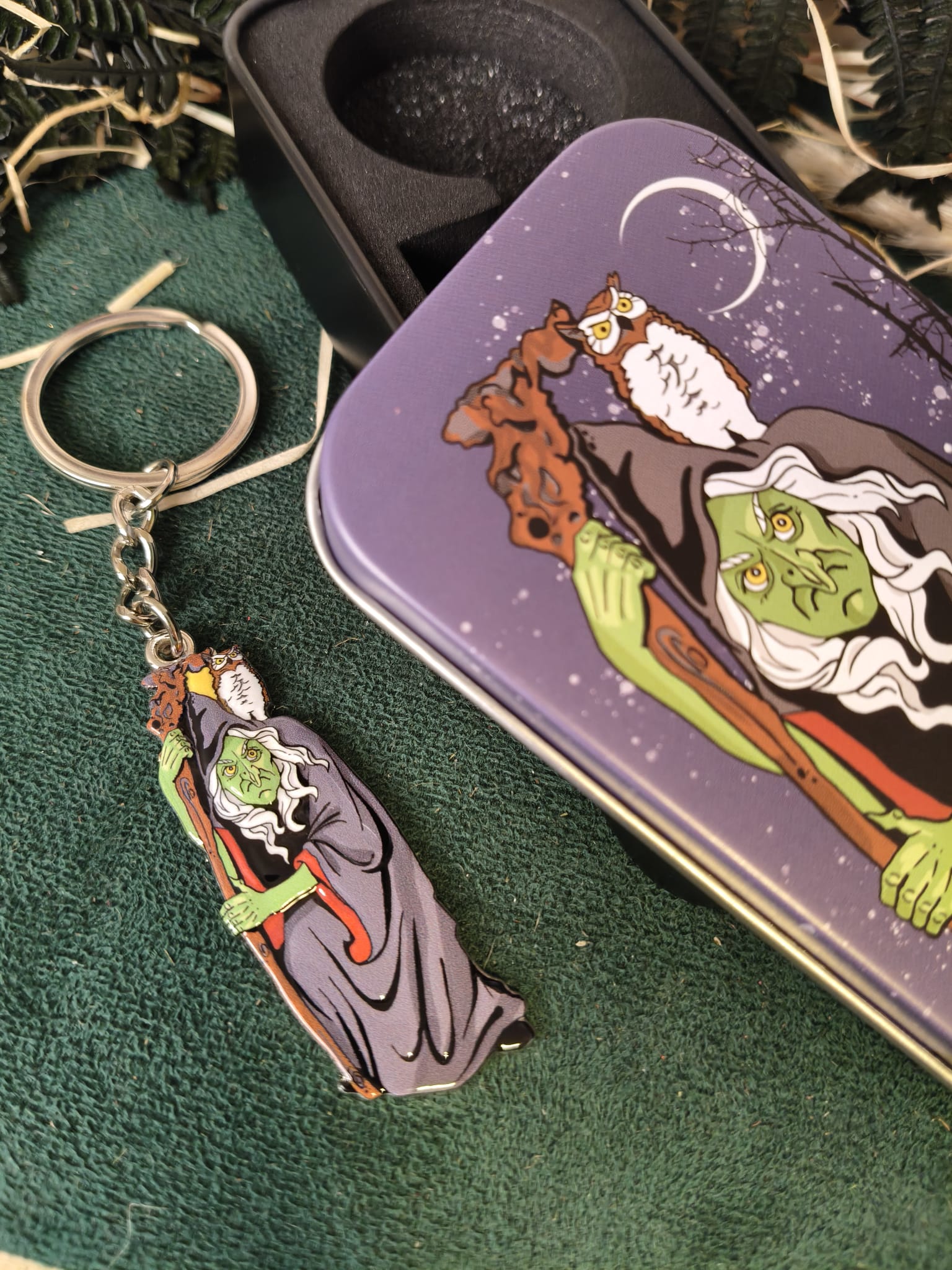 Llavero Bruja con Bola de Cristal – Edición Coleccionista - Imagen 3