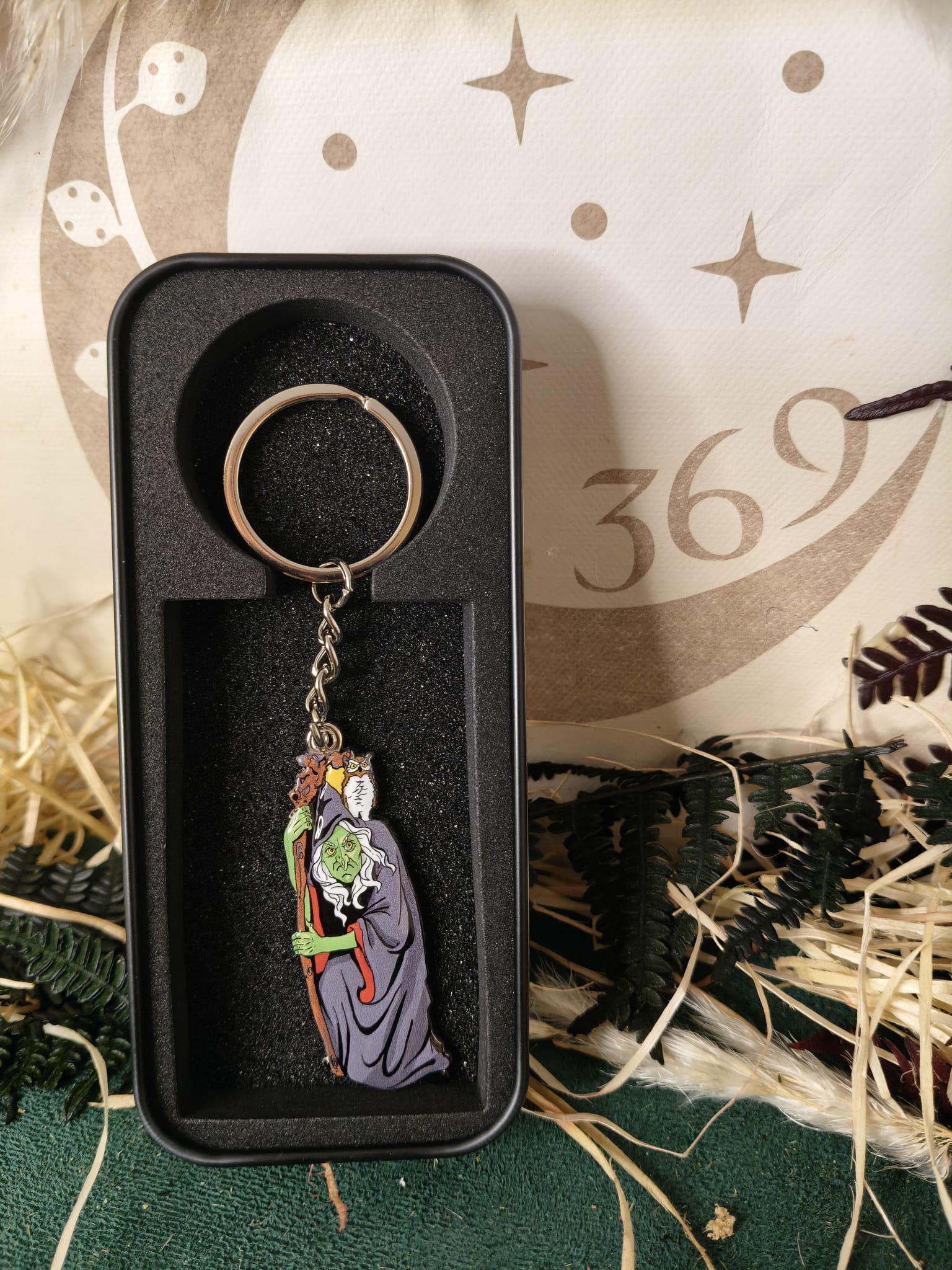 Llavero Bruja con Bola de Cristal – Edición Coleccionista