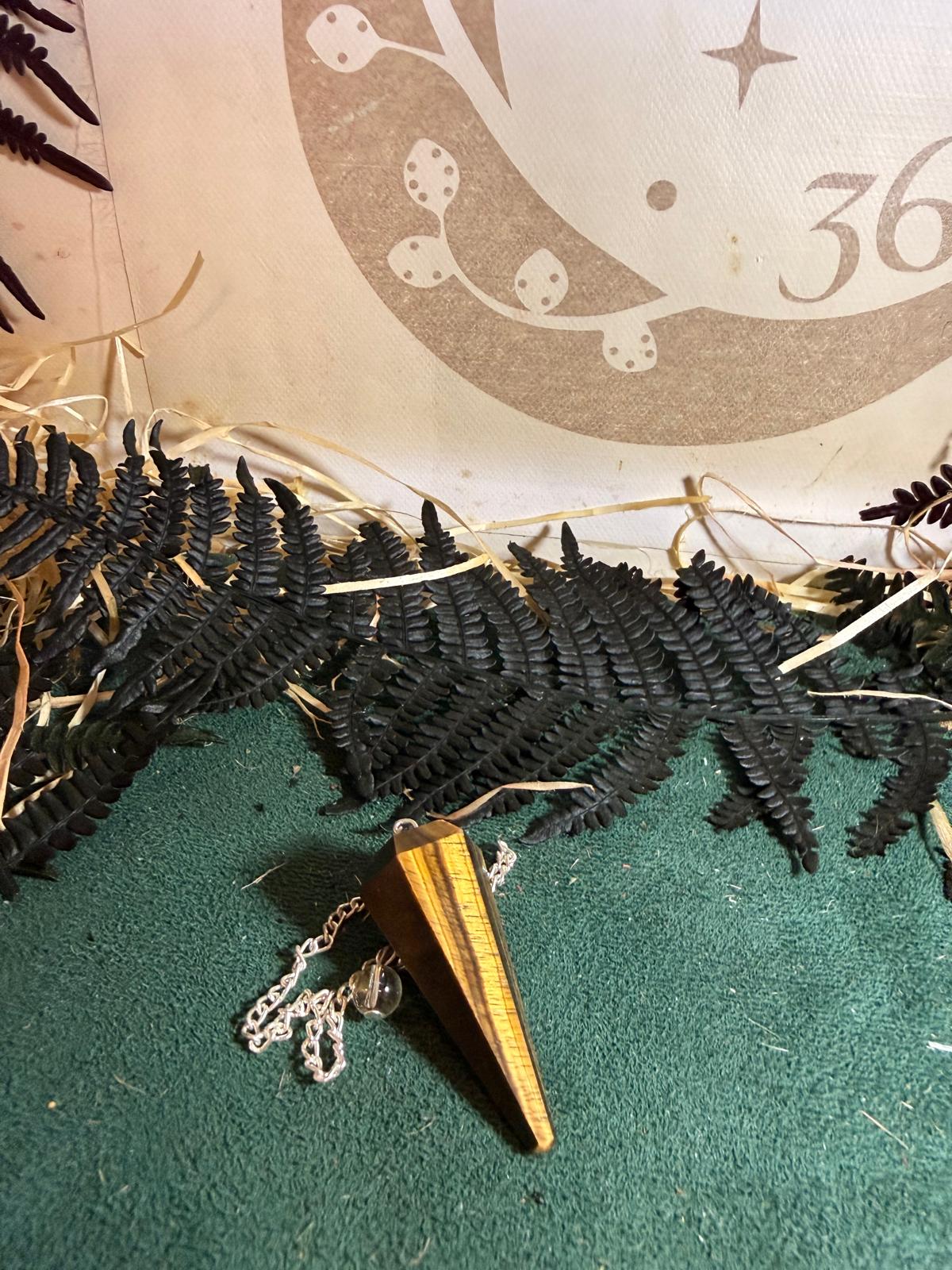 Péndulo facetado de Ojo de Tigre