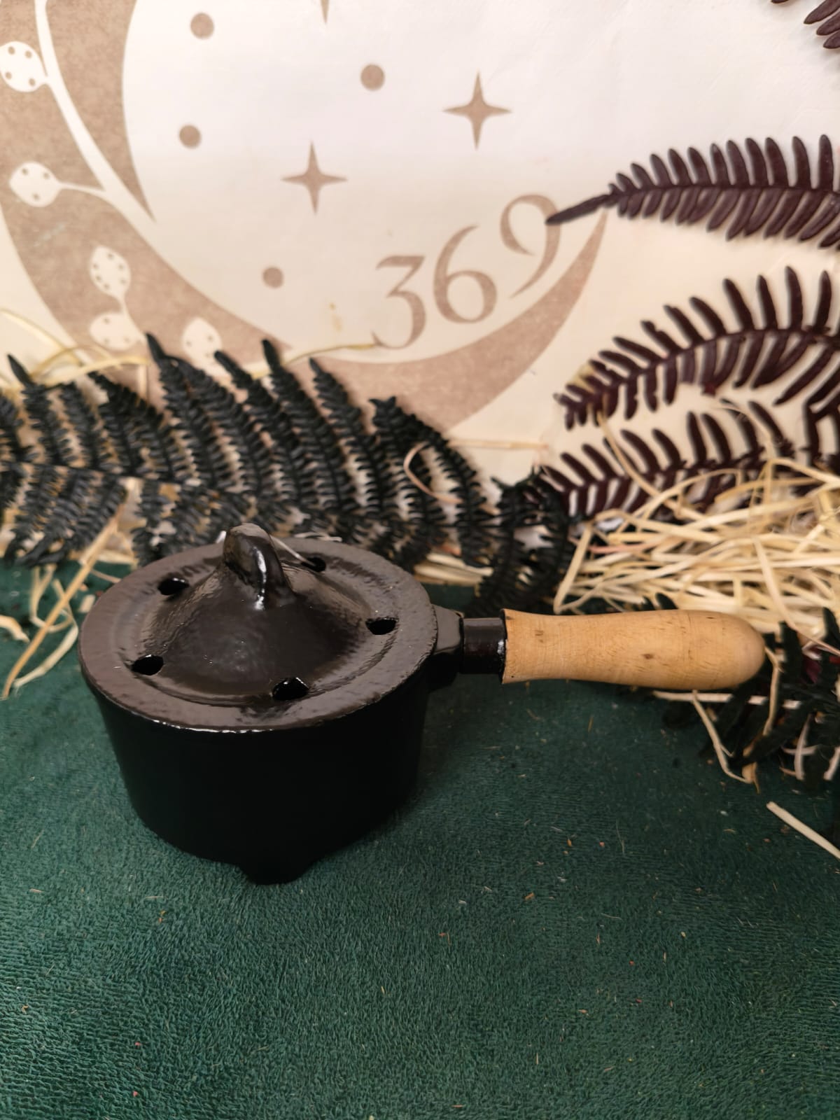 Quemador de Hierro Bhima con Tapa 14 cm