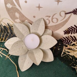 Portavela Flor Blanca Loto Punta 12x3 cm