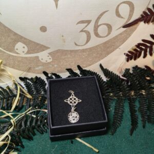 Colgante Doble Protección Plata de Ley 925 – Nudo de Bruja y Tetragrámaton